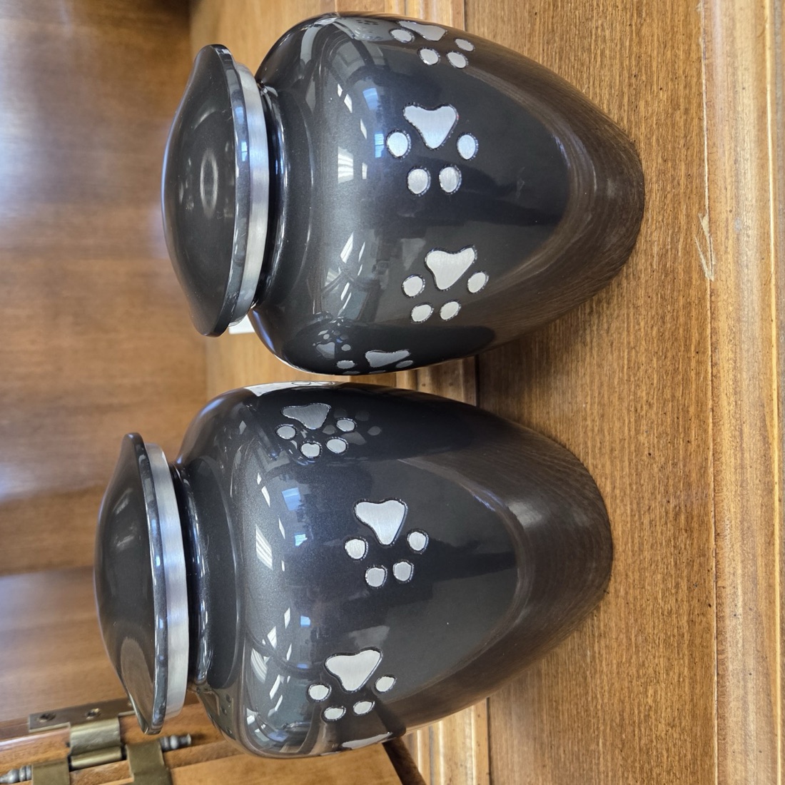Classic pet urn